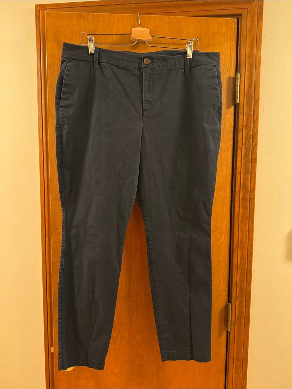 Old Navy Women’s Navy Blue Chino Pants size 16